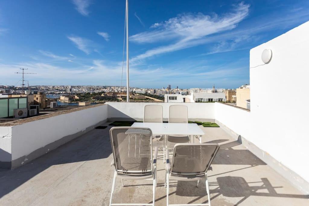City Penthouse With Roof Terrace And Sea Views Valletta Exterior photo