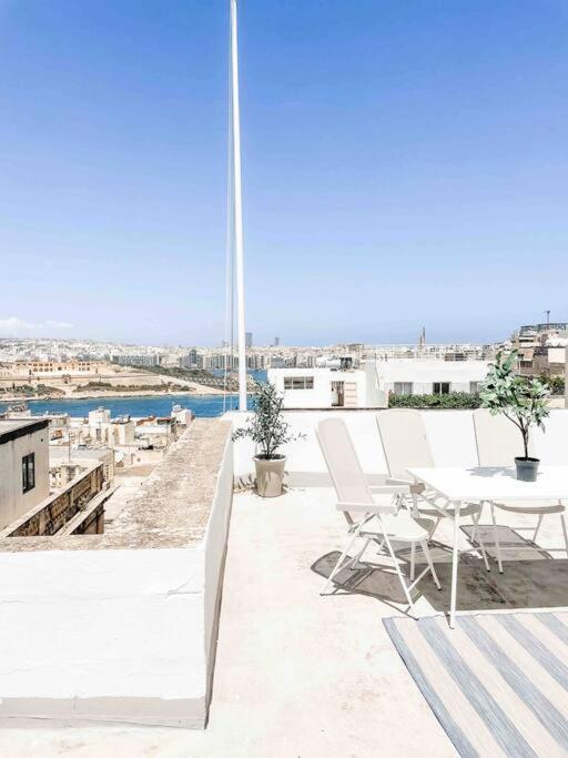 City Penthouse With Roof Terrace And Sea Views Valletta Exterior photo